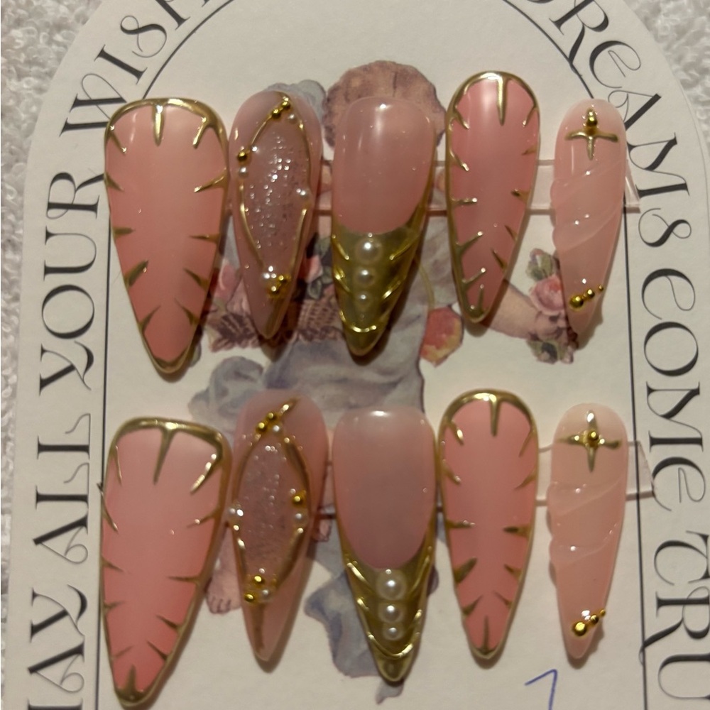 Elegant Pink and Gold Nail Set